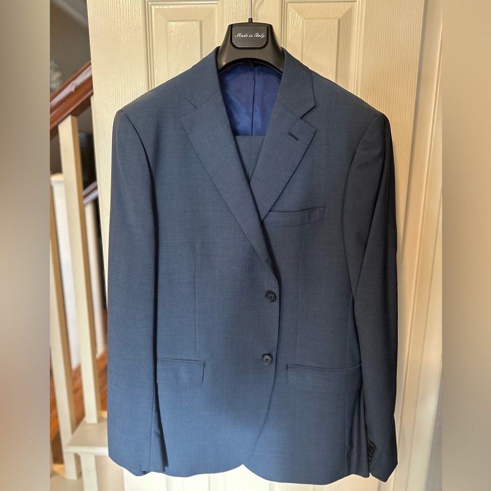 Blue Two-Piece Men’s Suit Italian Tessuto Marzotto wool blend New with Tags